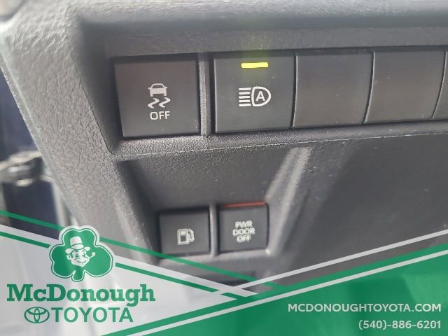 Certified 2025 Toyota Sienna XLE FWD image 18