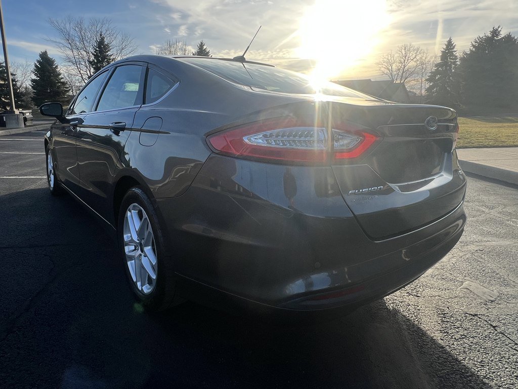 Used 2016 Ford Fusion SE image 3