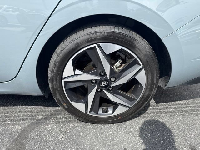 Used 2023 Hyundai Elantra Limited FWD image 15