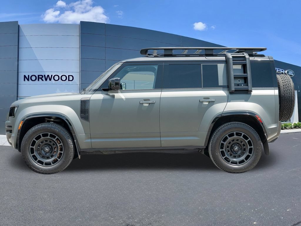 Used 2025 Land Rover Defender 110 AWD/4WD image 7