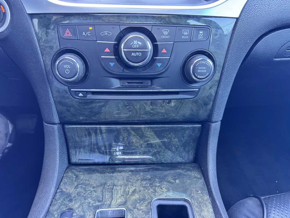 Used 2011 Chrysler 300 C RWD image 44