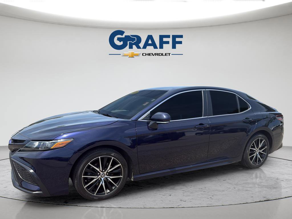Used 2021 Toyota Camry SE w/ Cold Weather Package FWD image 2