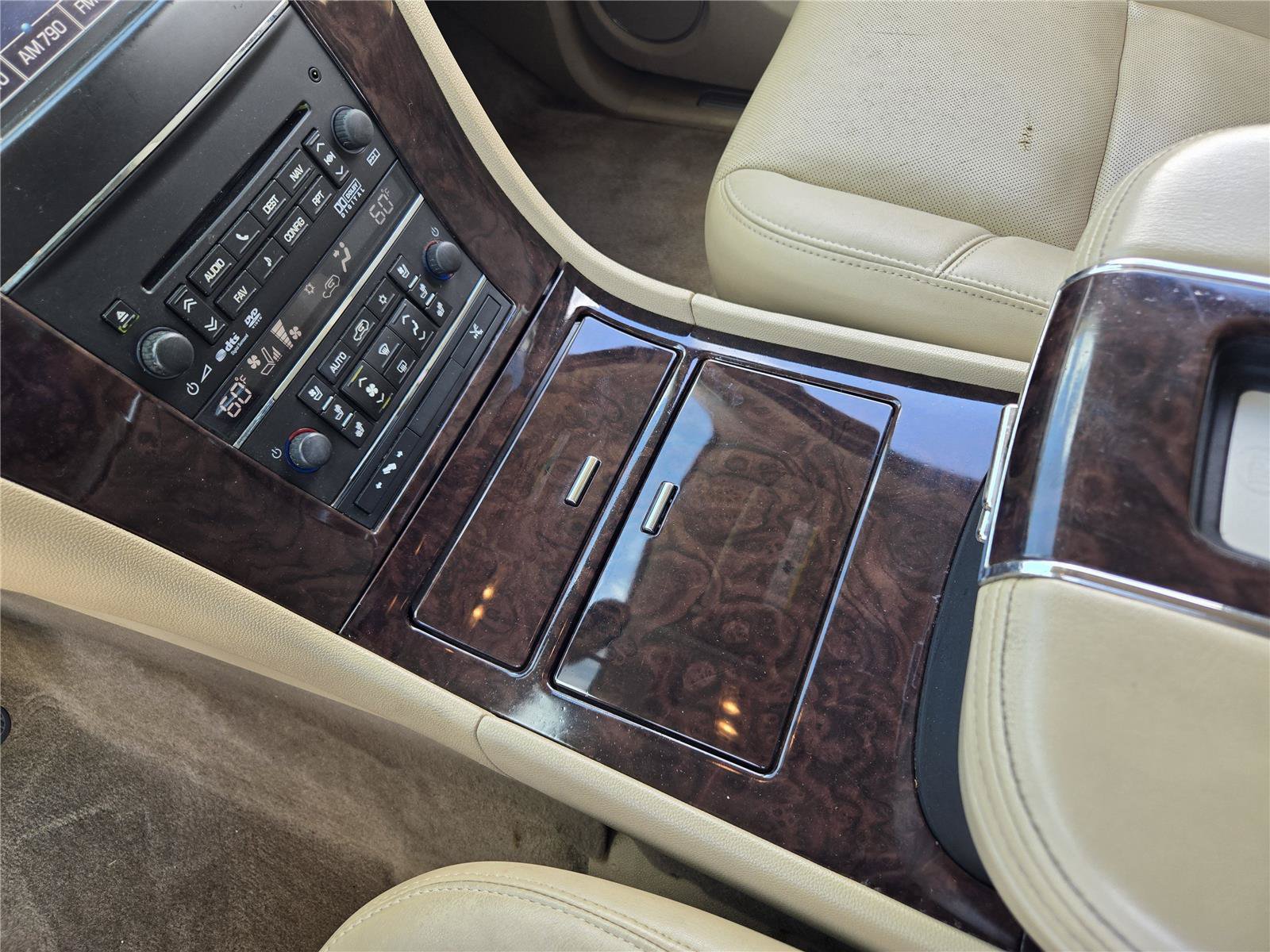 Used 2013 Cadillac Escalade EXT Premium AWD/4WD image 18