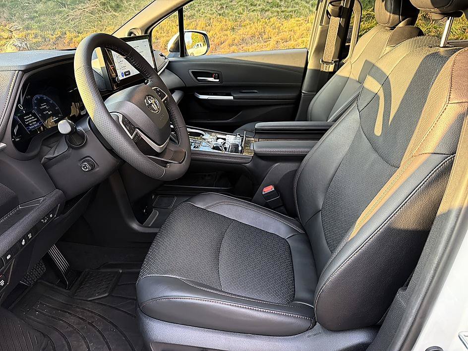 Certified 2026 Toyota Sienna Platinum AWD/4WD image 11