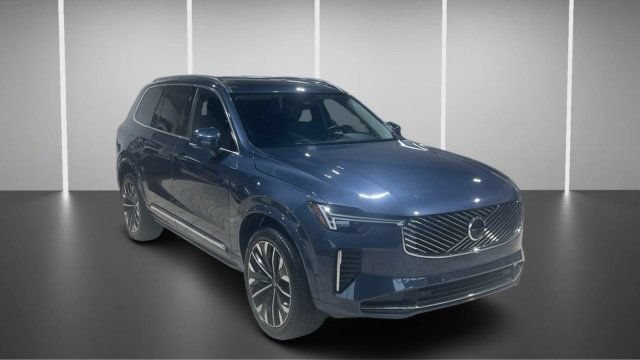 Used 2025 Volvo XC90 B5 Plus AWD/4WD image 2