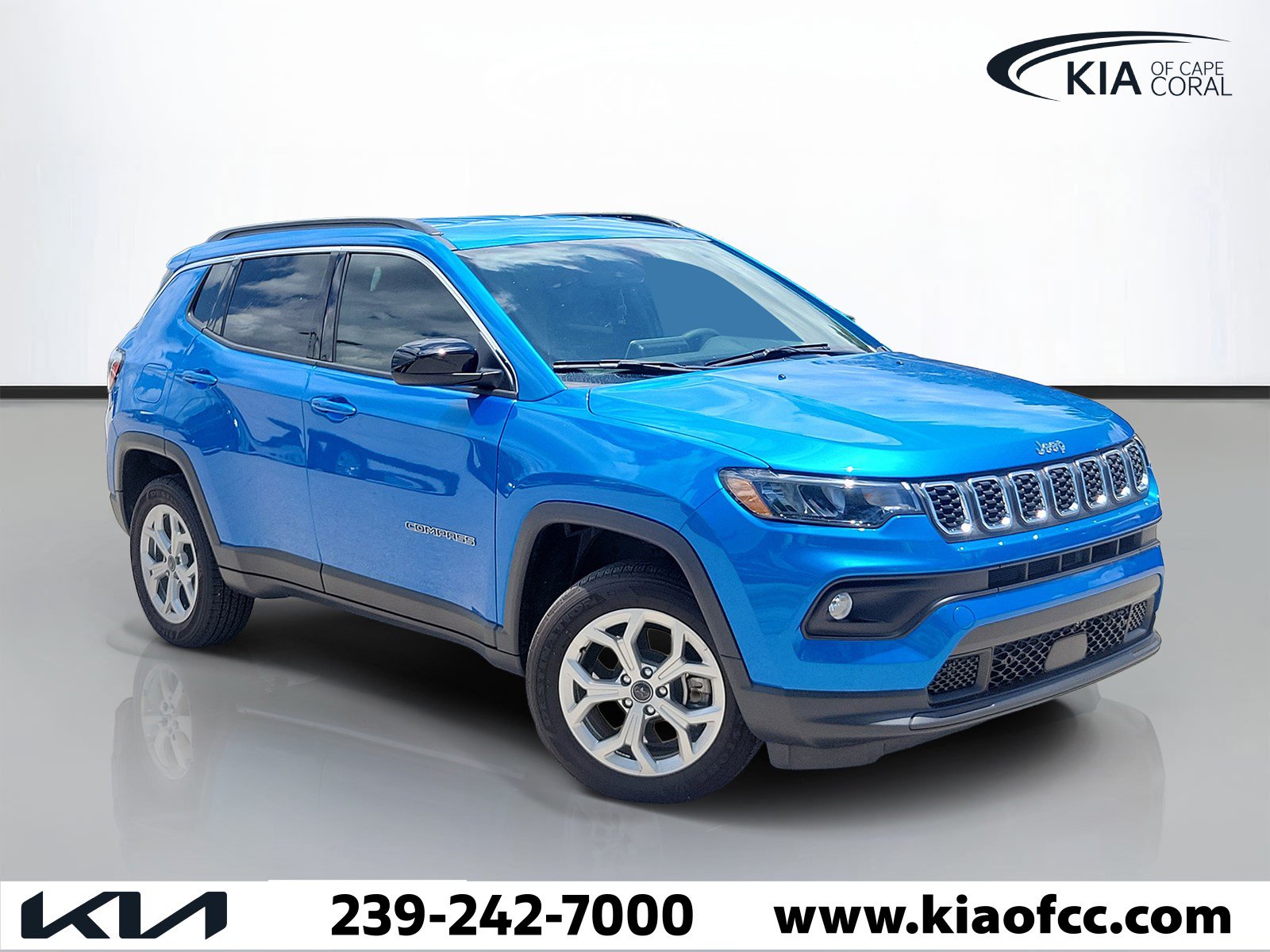 Used 2025 Jeep Compass Latitude AWD/4WD image 1