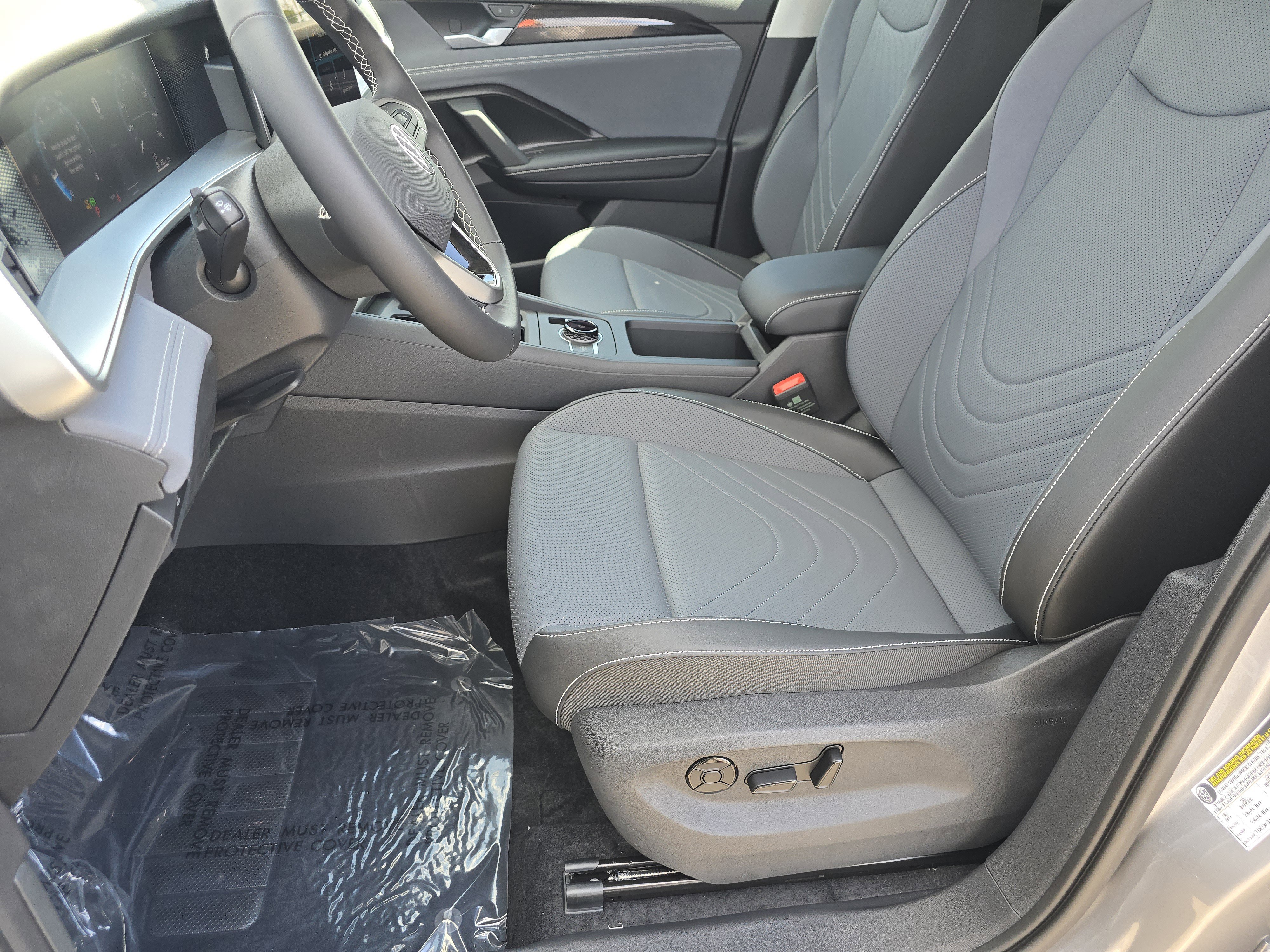 New 2025 Volkswagen Tiguan SE image 17