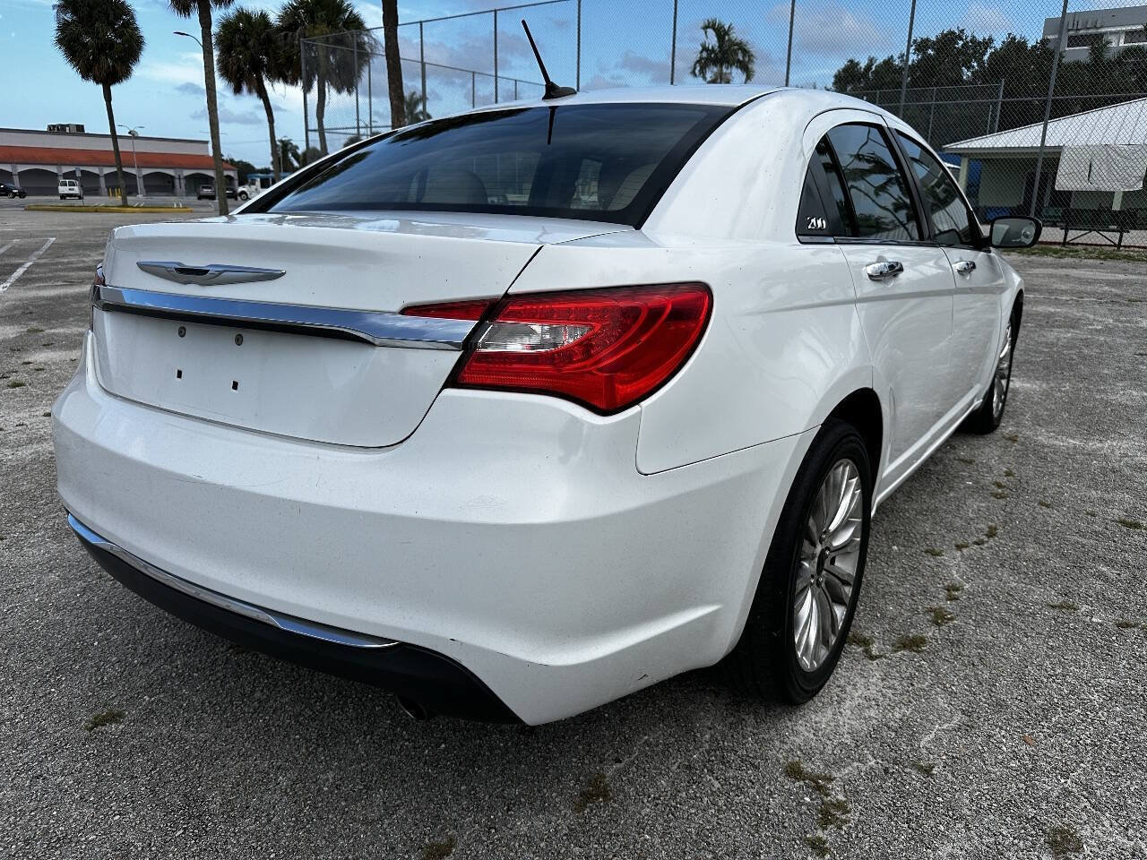 Used 2011 Chrysler 200 Limited FWD image 7