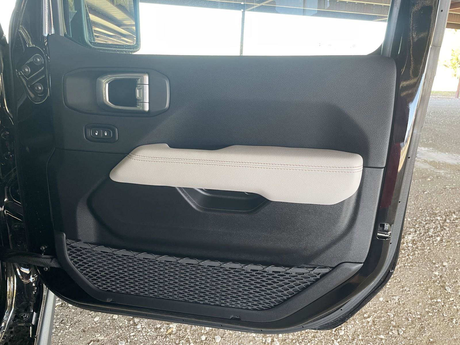 Used 2023 Jeep Gladiator Overland image 38