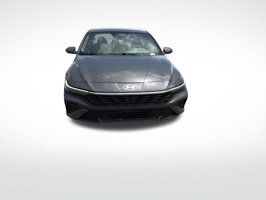 Used 2025 Hyundai Elantra SE FWD image 8
