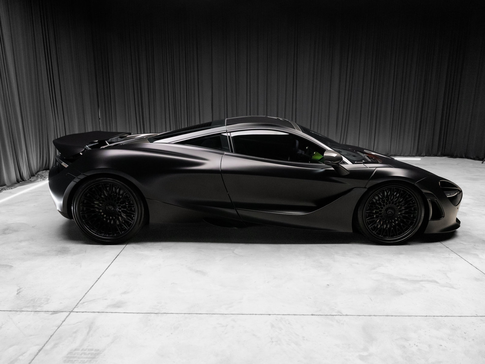 Used 2018 McLaren 720S RWD image 15