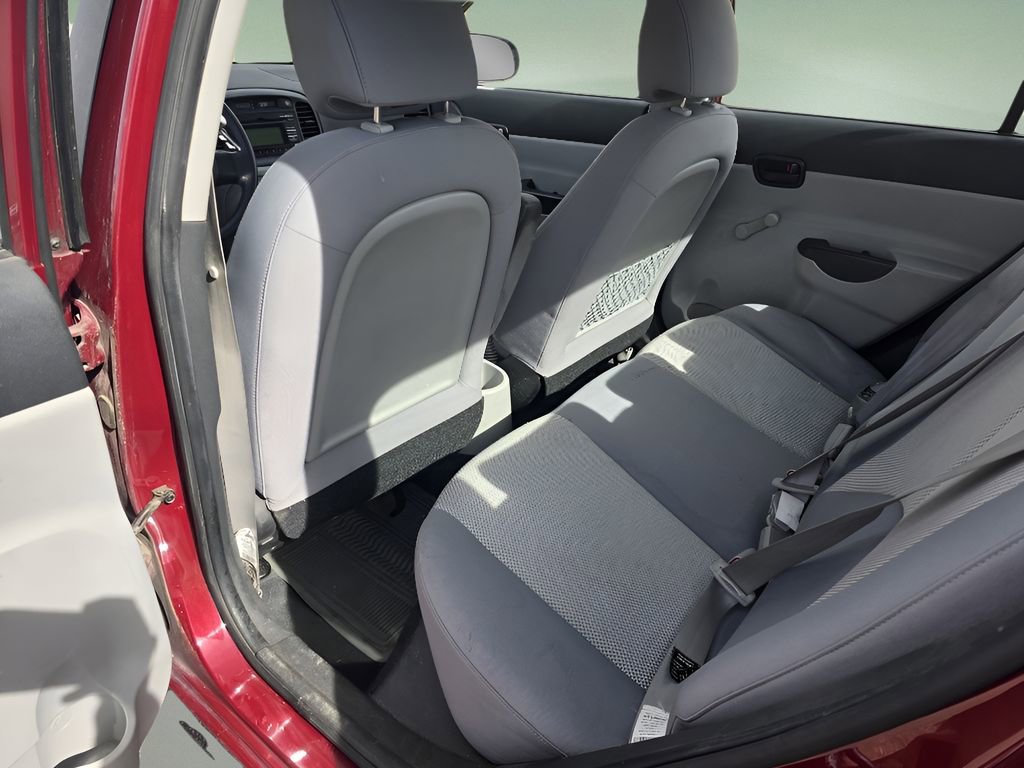 Used 2010 Hyundai Accent GLS image 15