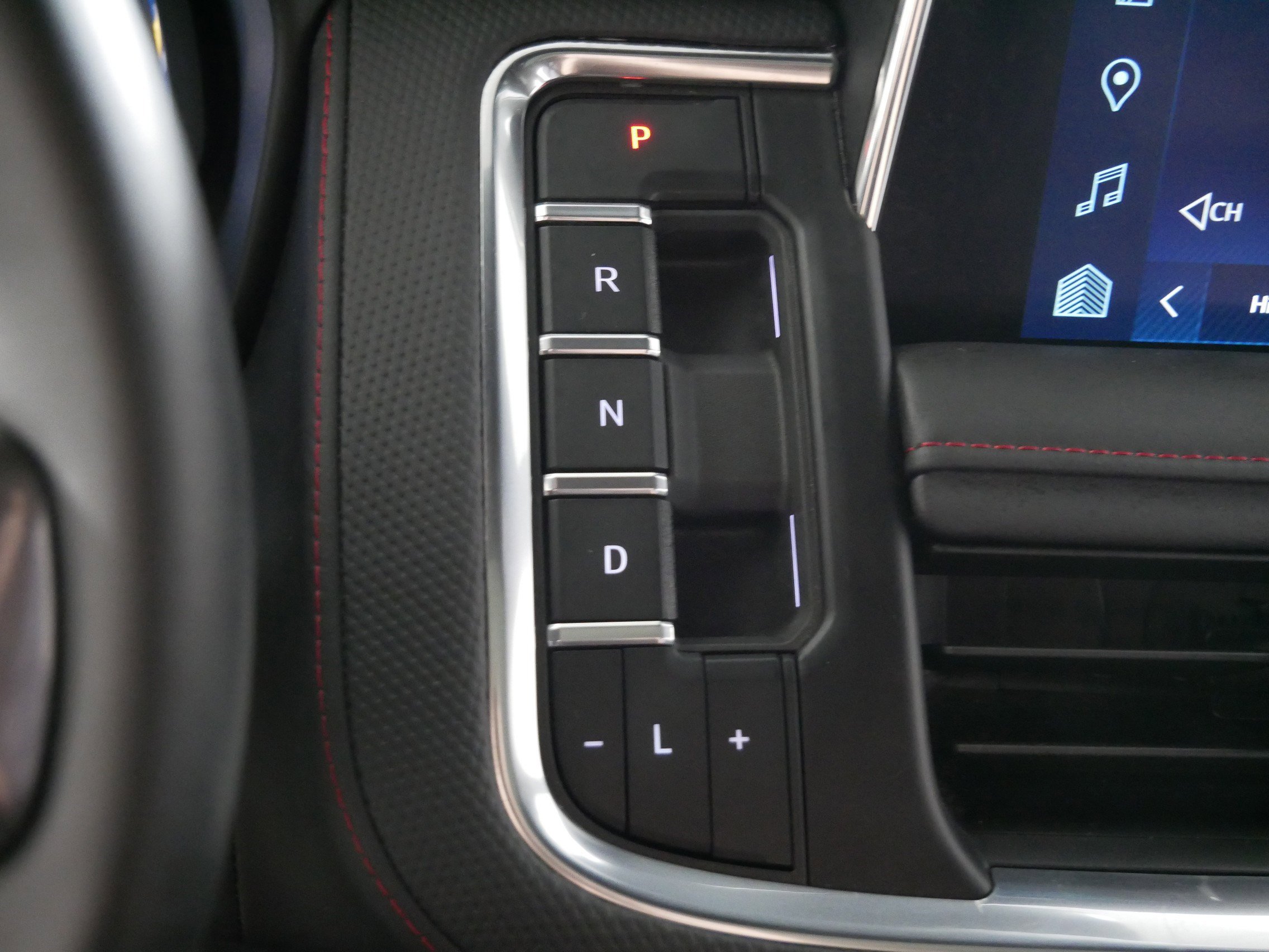 Used 2024 Chevrolet Suburban RST image 24