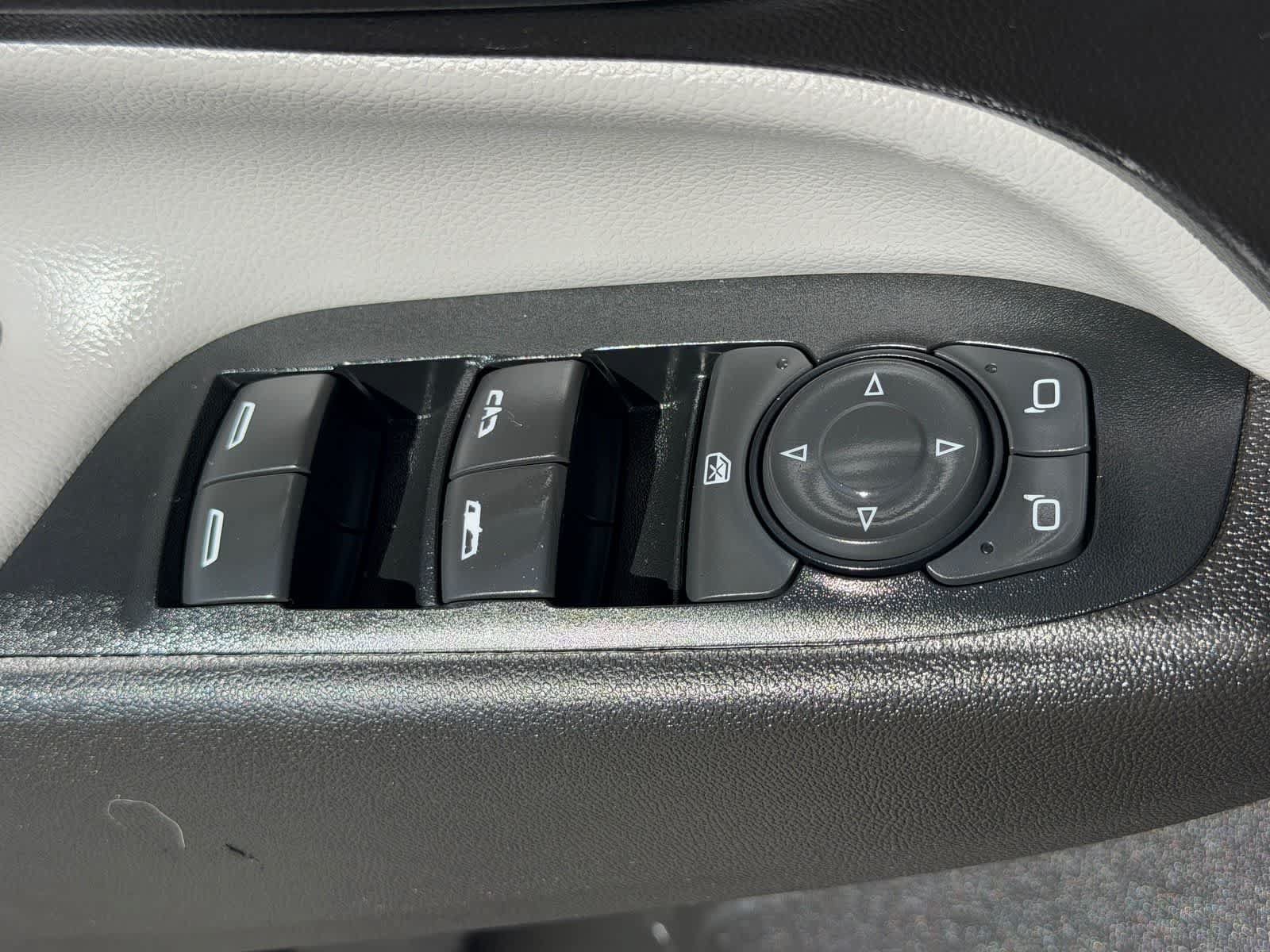 Used 2019 Chevrolet Equinox LS FWD image 14