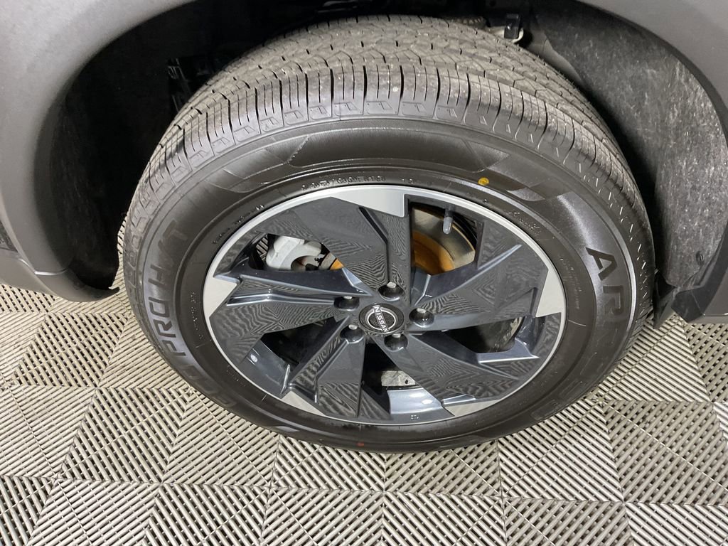 Used 2025 Nissan Rogue SV image 10