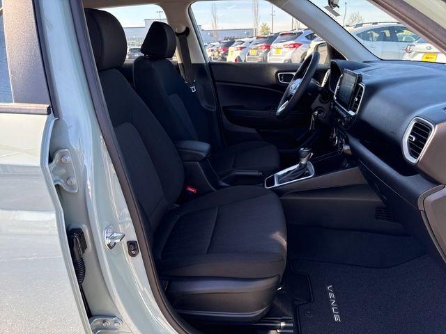 Used 2025 Hyundai Venue SE image 11