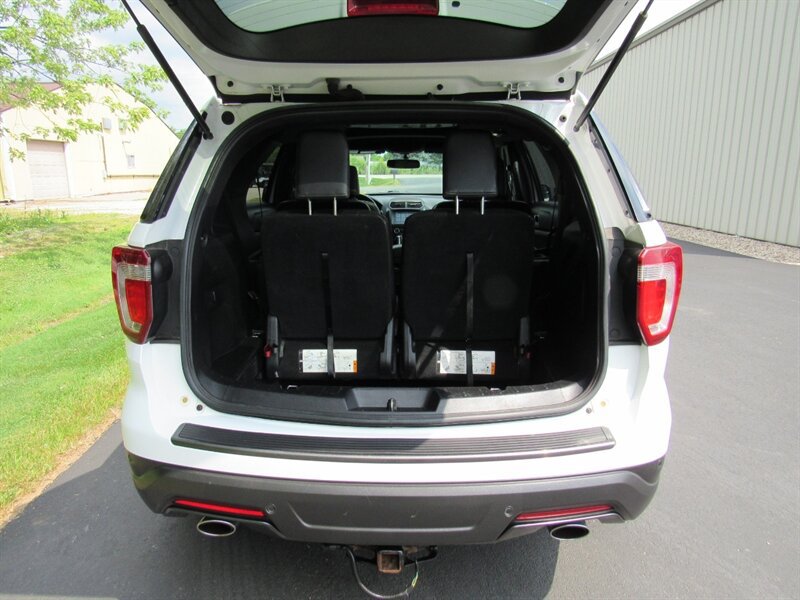 Used 2018 Ford Explorer XLT w/ XLT Appearance Package AWD/4WD image 12