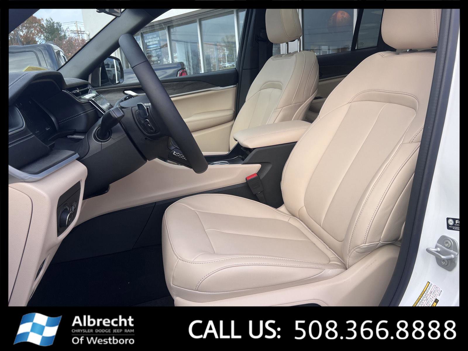 New 2025 Jeep Grand Cherokee Limited image 10