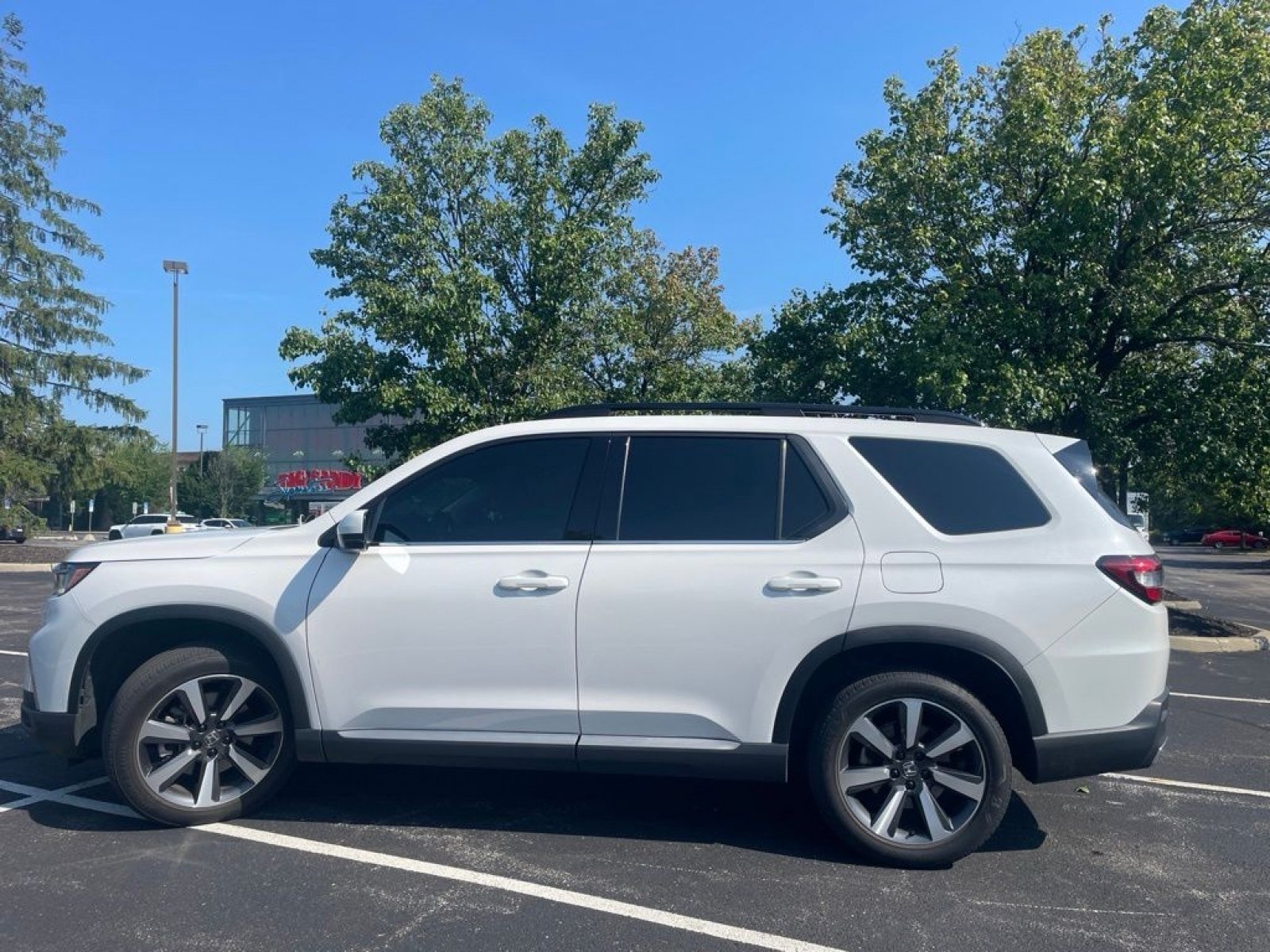 Certified 2024 Honda Pilot Touring image 9