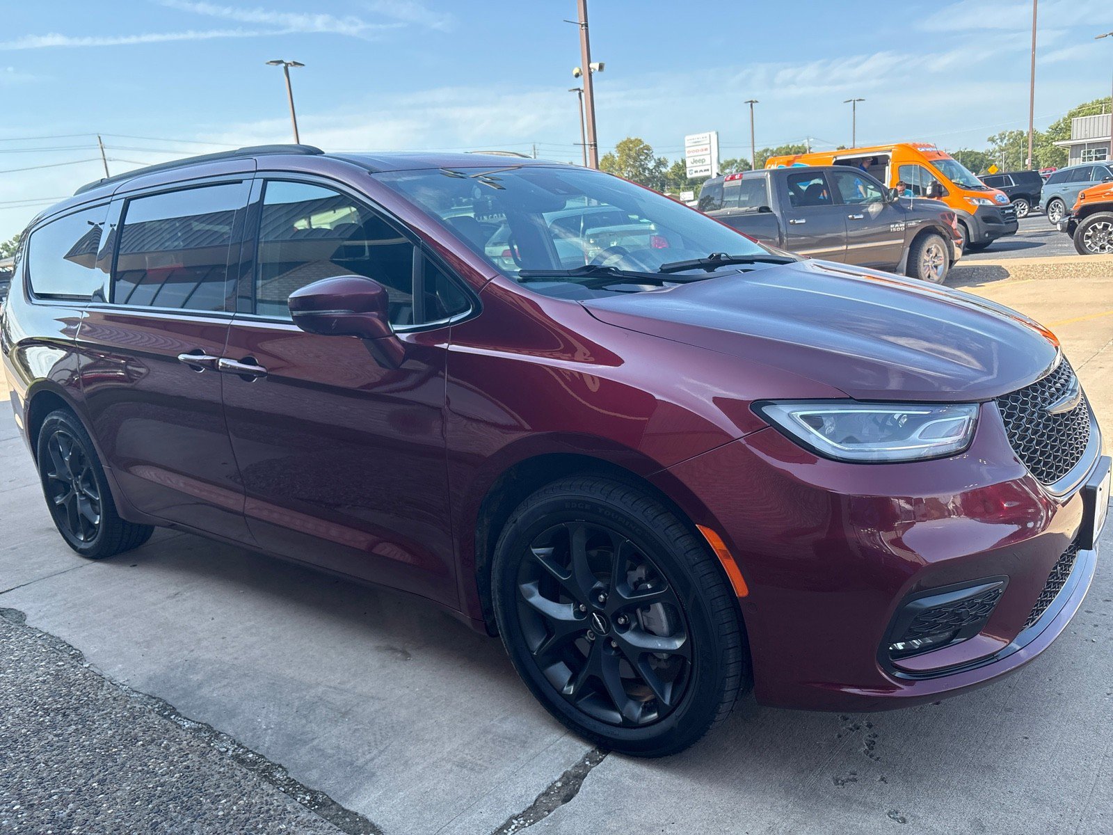 Used 2021 Chrysler Pacifica Limited w/ Premium & Safety Sphere Group image 8