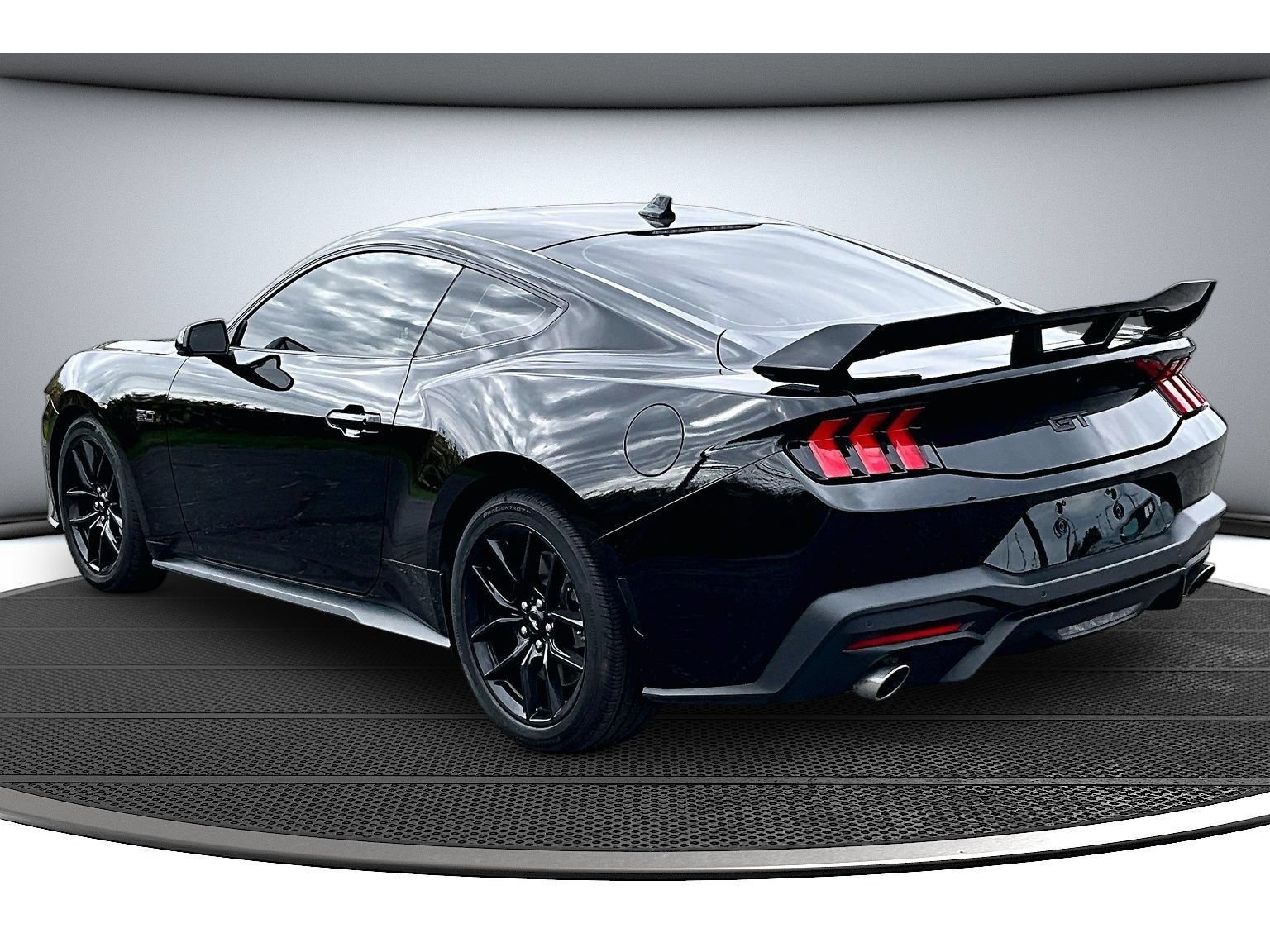 Used 2024 Ford Mustang GT RWD image 18