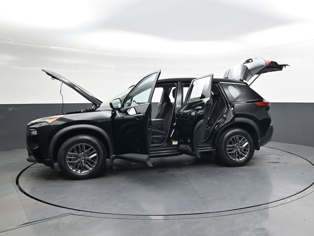 Used 2023 Nissan Rogue S image 42