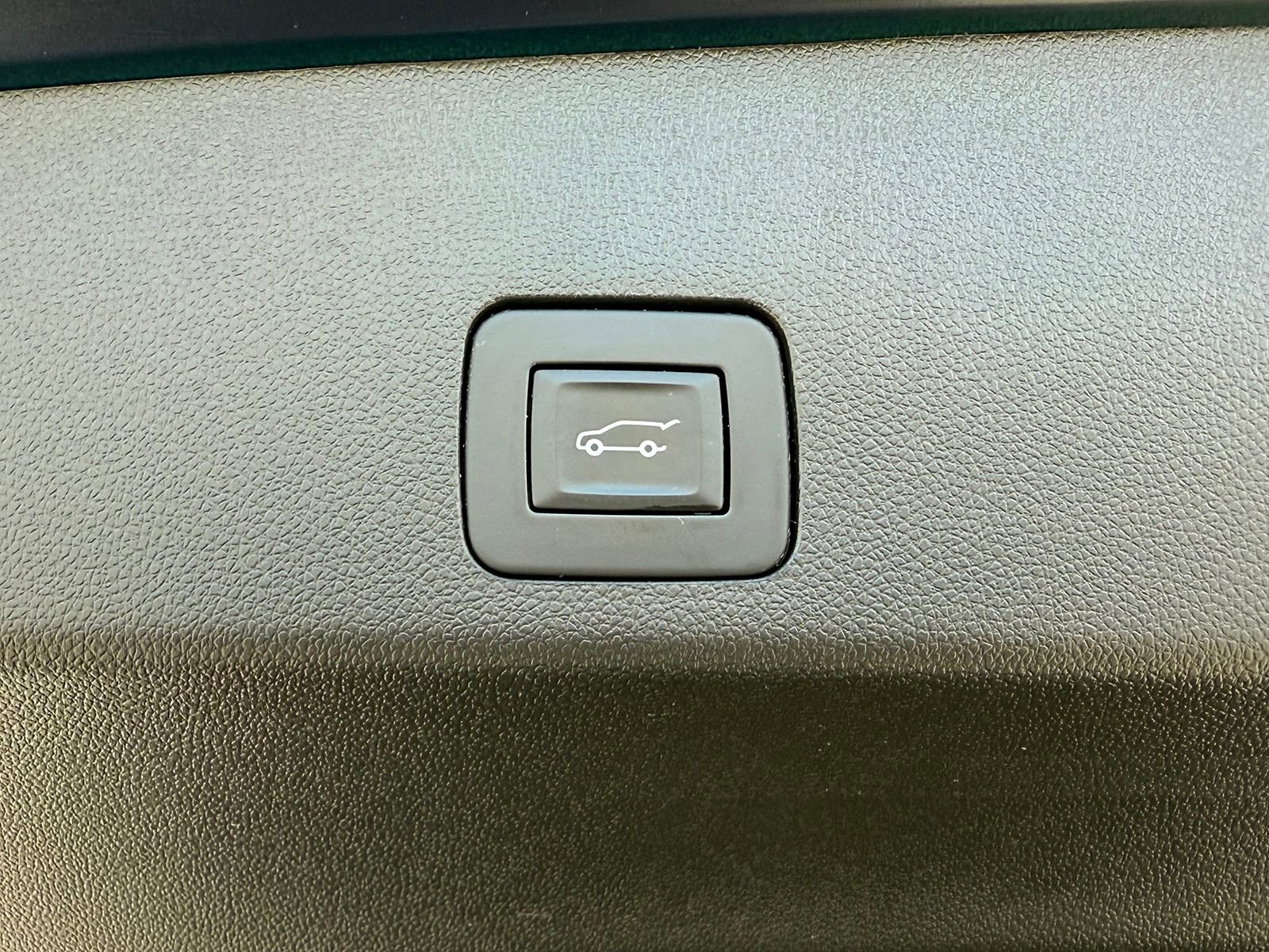 Certified 2021 Buick Encore GX Essence w/ Advanced Technology Package image 12