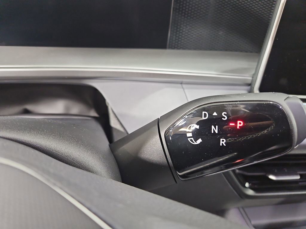 New 2026 Volkswagen Tiguan SE image 22