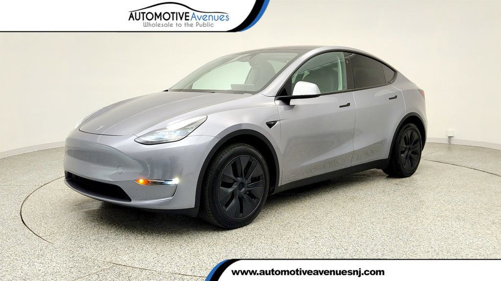 Used 2024 Tesla Model Y Long Range image 1