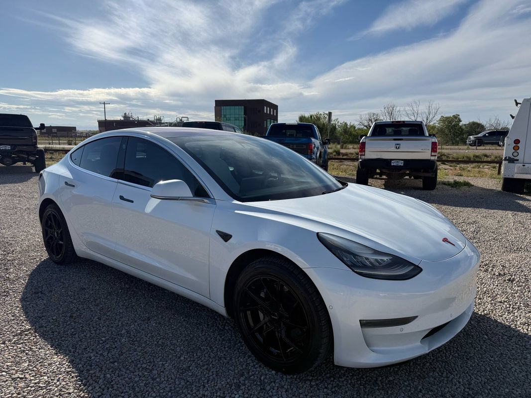 Used 2018 Tesla Model 3 Mid Range RWD image 2