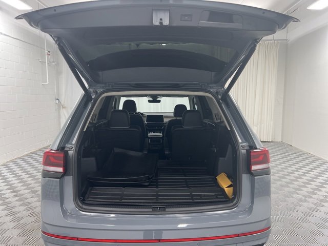 Used 2025 Volkswagen Atlas SEL Premium R-Line image 8