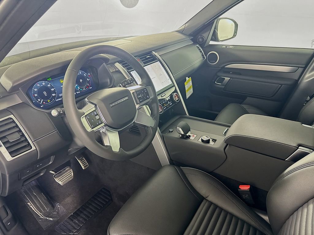New 2025 Land Rover Discovery Dynamic SE image 9