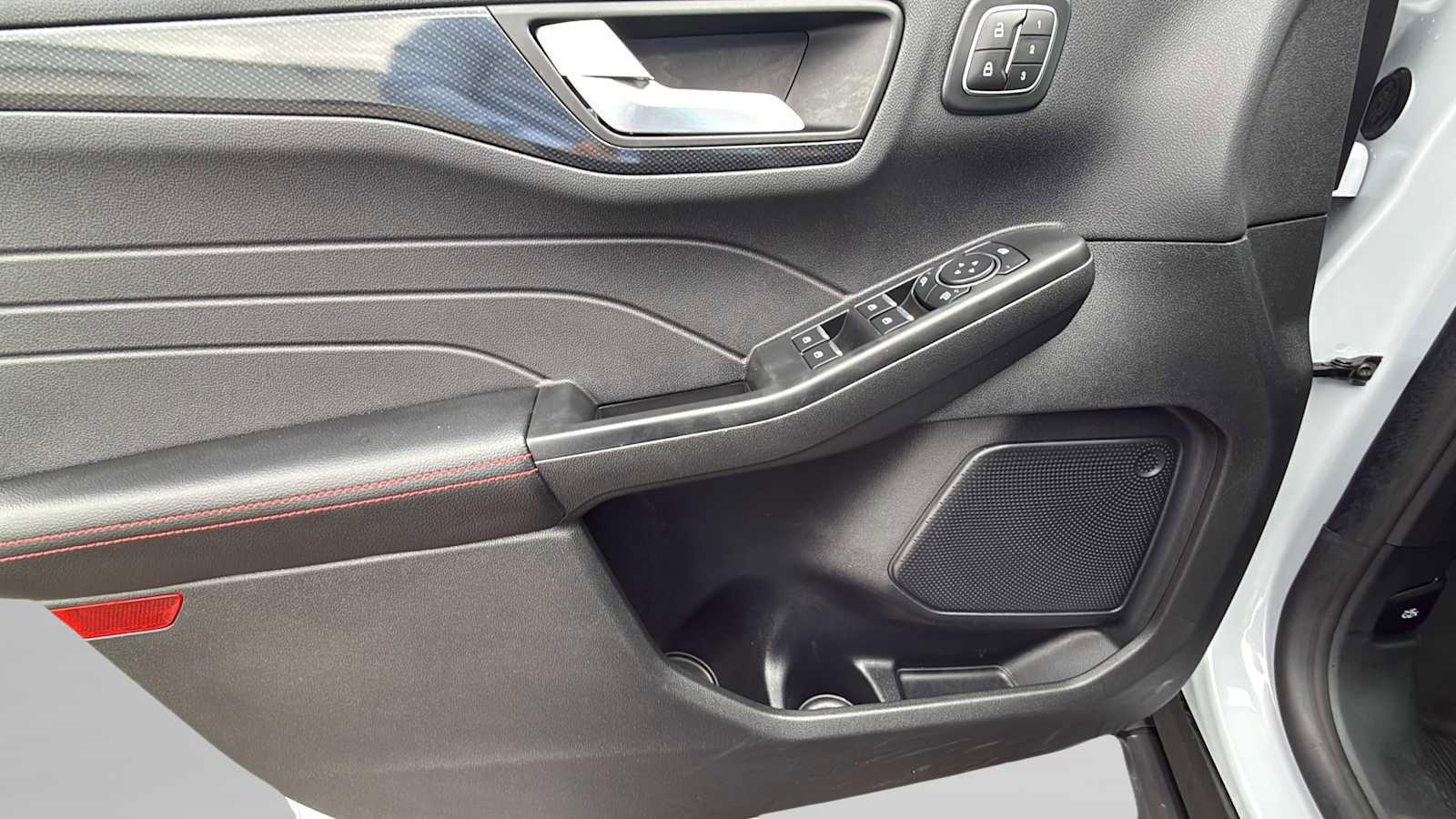 Used 2025 Ford Escape ST-Line Elite w/ Class II Trailer Tow Package image 22