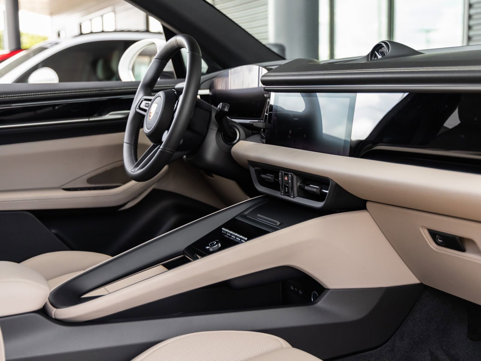 Certified 2025 Porsche Macan Electric image 44