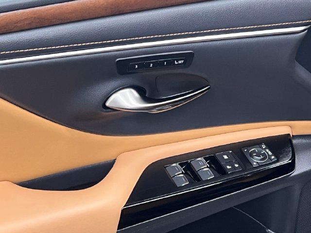 Used 2024 Lexus ES 300h w/ Premium Package FWD image 10