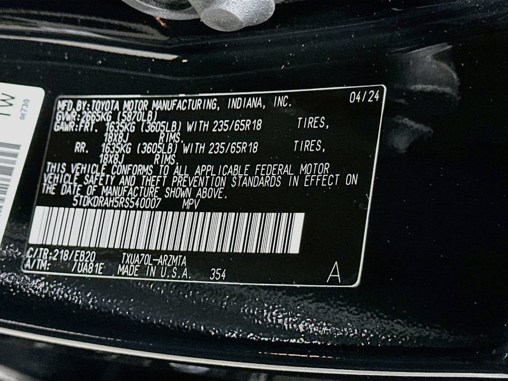 Used 2024 Toyota Highlander XLE FWD image 32