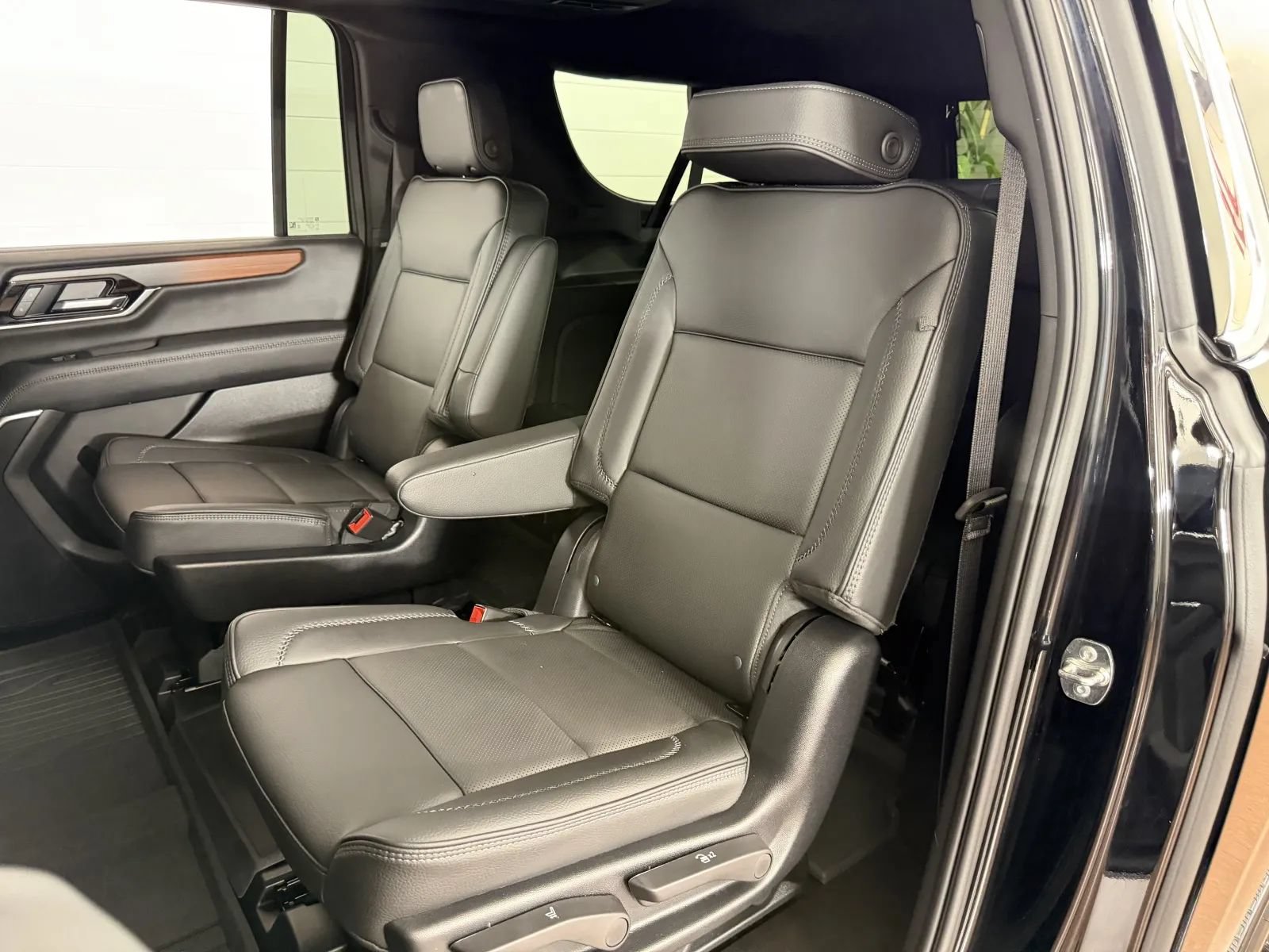 Used 2026 GMC Yukon XL Denali w/ Sun & Power Step Package AWD/4WD image 37