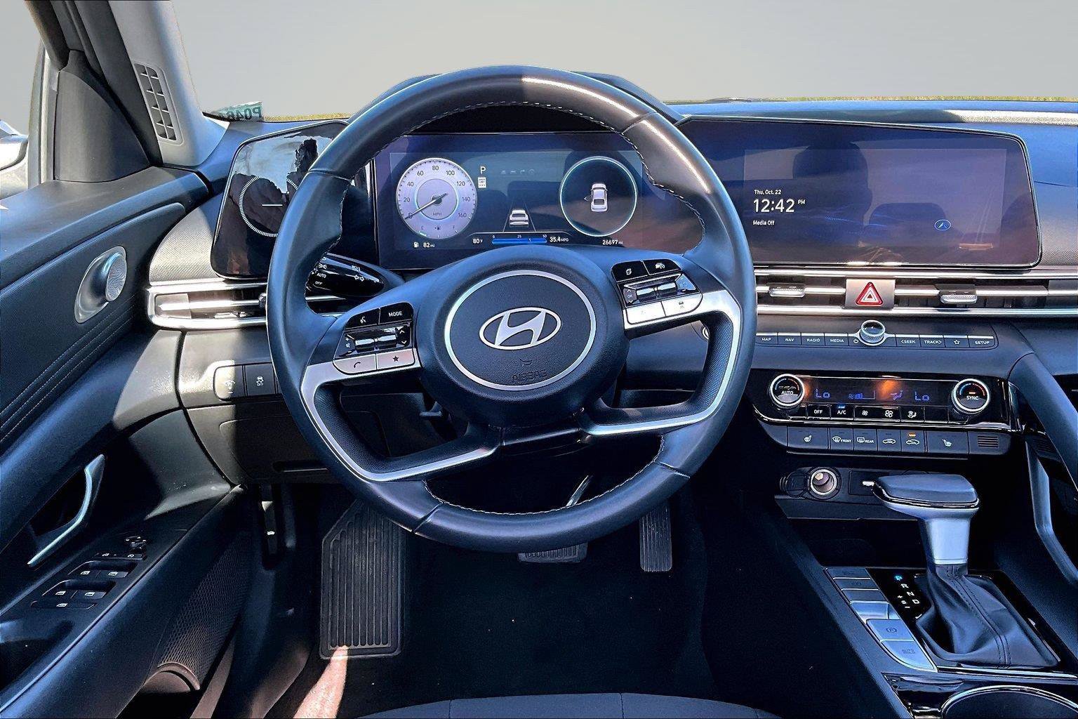 Used 2025 Hyundai Elantra SEL FWD image 6