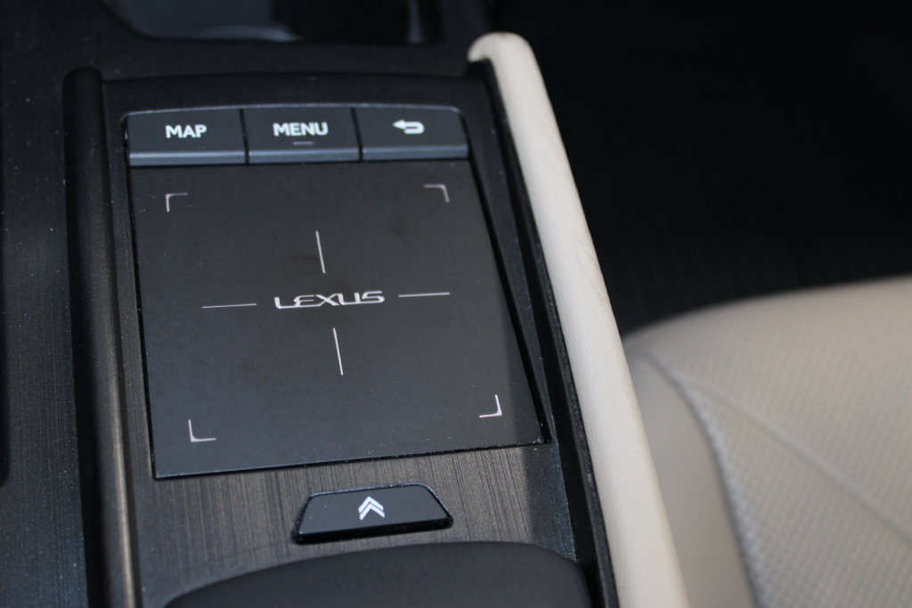 Used 2020 Lexus ES 300h w/ Accessory Package FWD image 36