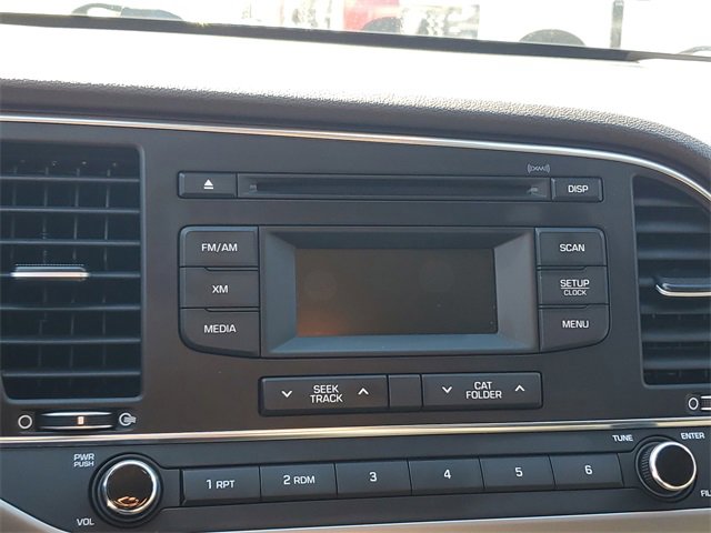 Used 2017 Hyundai Elantra SE image 15