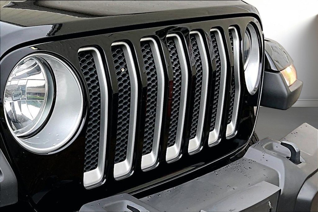 Used 2023 Jeep Wrangler Unlimited Sahara AWD/4WD image 32