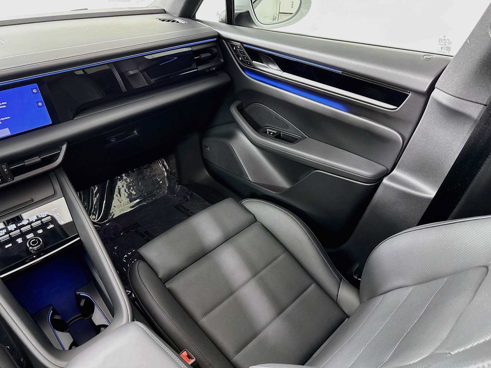 Used 2026 Porsche Macan Electric RWD image 25