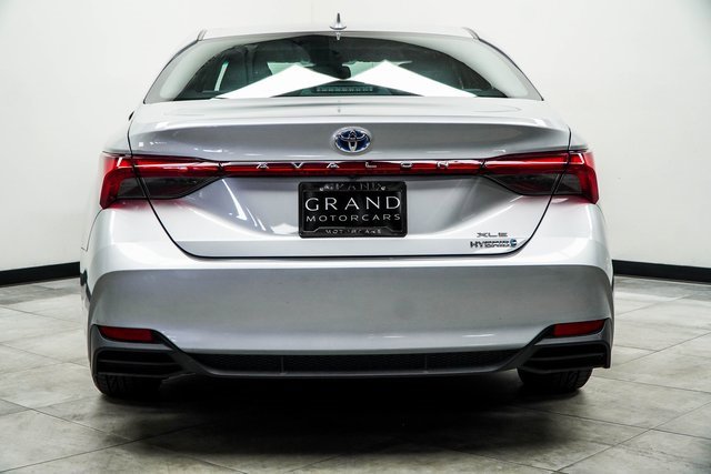 Used 2021 Toyota Avalon XLE w/ Moonroof Package image 9