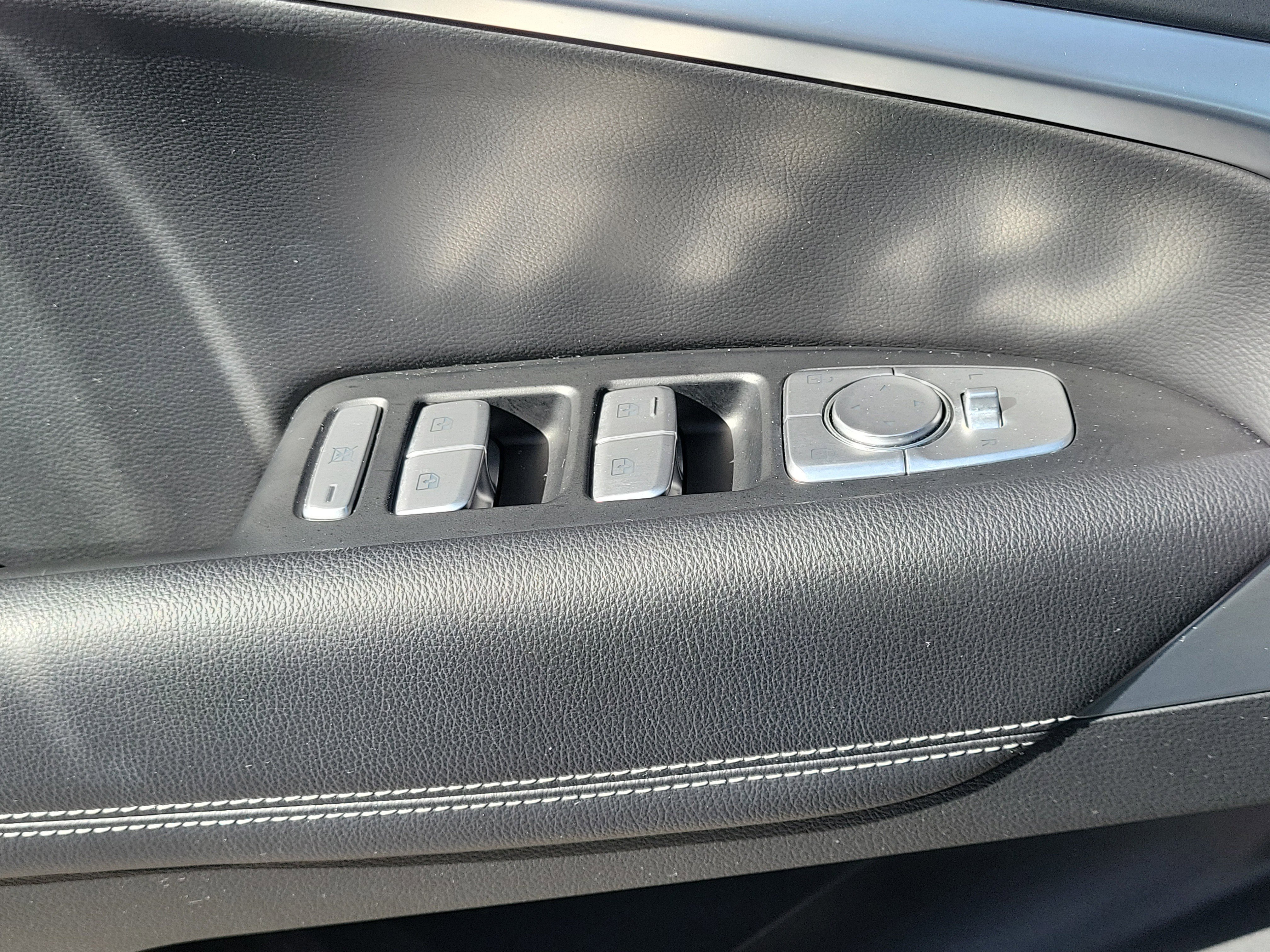 Used 2023 Genesis G70 2.0T image 28