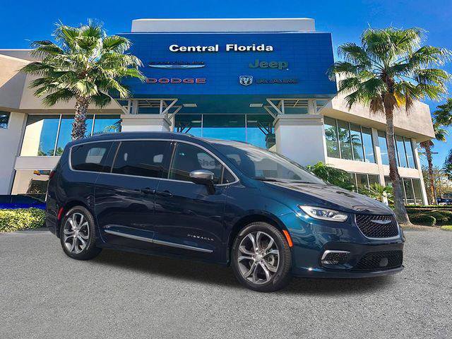 Certified 2025 Chrysler Pacifica Pinnacle w/ Trailer Tow Group FWD image 2