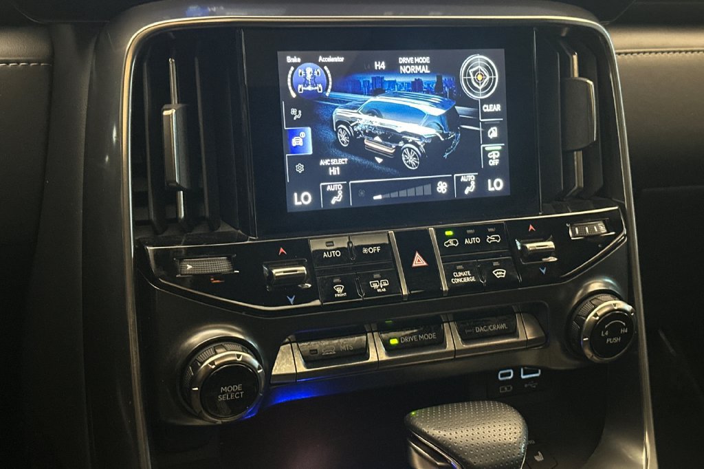 Used 2023 Lexus LX 600 F Sport AWD/4WD image 21