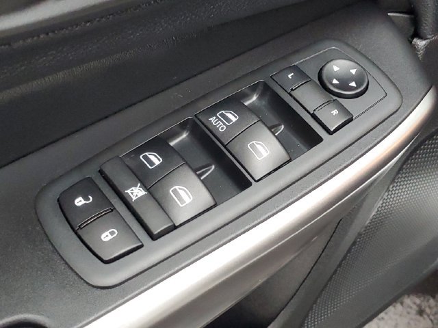 Used 2020 Jeep Cherokee Latitude w/ Cold Weather Group AWD/4WD image 27