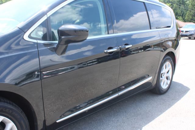 Used 2018 Chrysler Pacifica Touring-L Plus w/ Tire & Wheel Group FWD image 43
