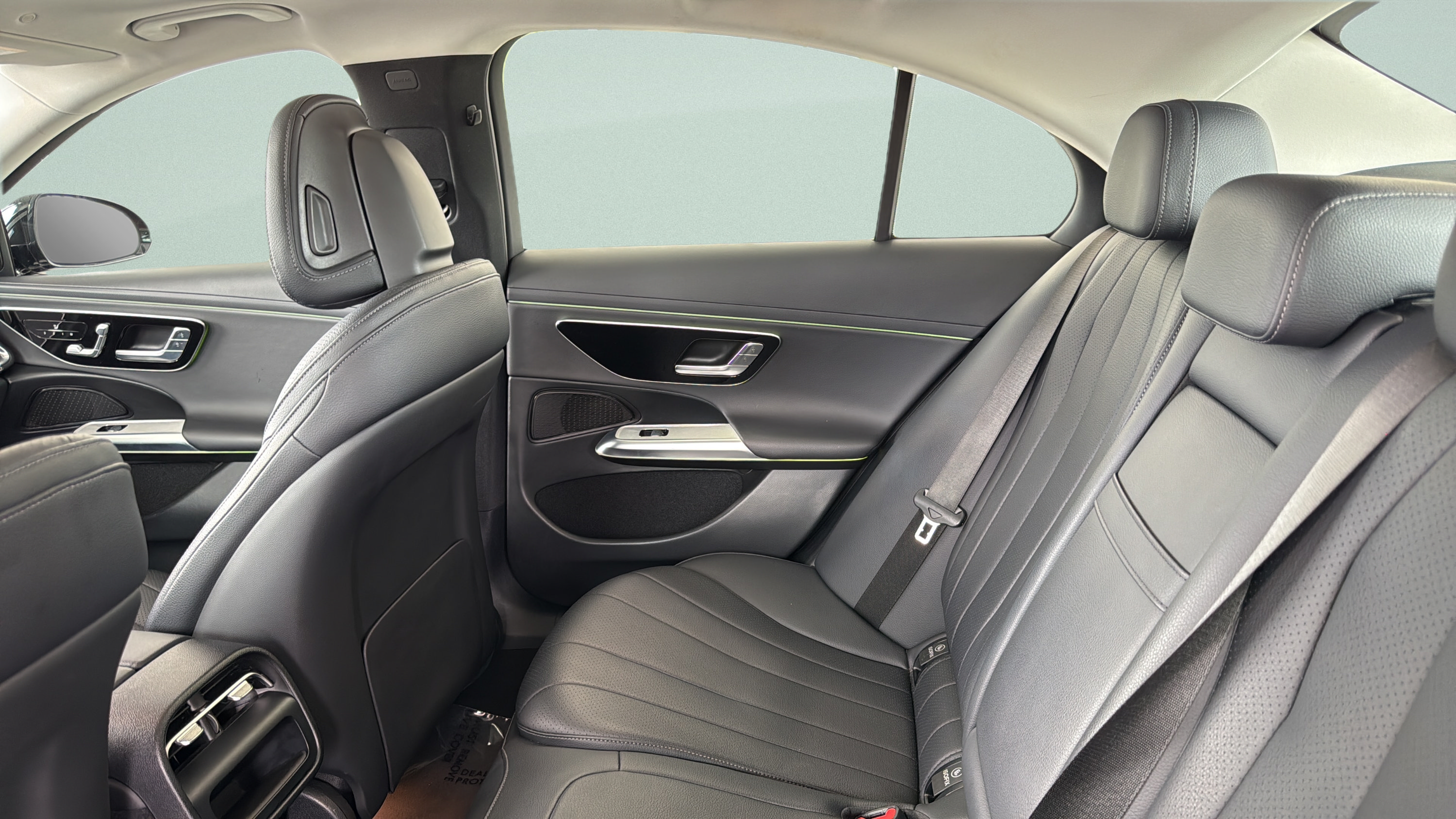 Certified 2025 Mercedes-Benz E 350 4MATIC Sedan w/ Winter Package image 4
