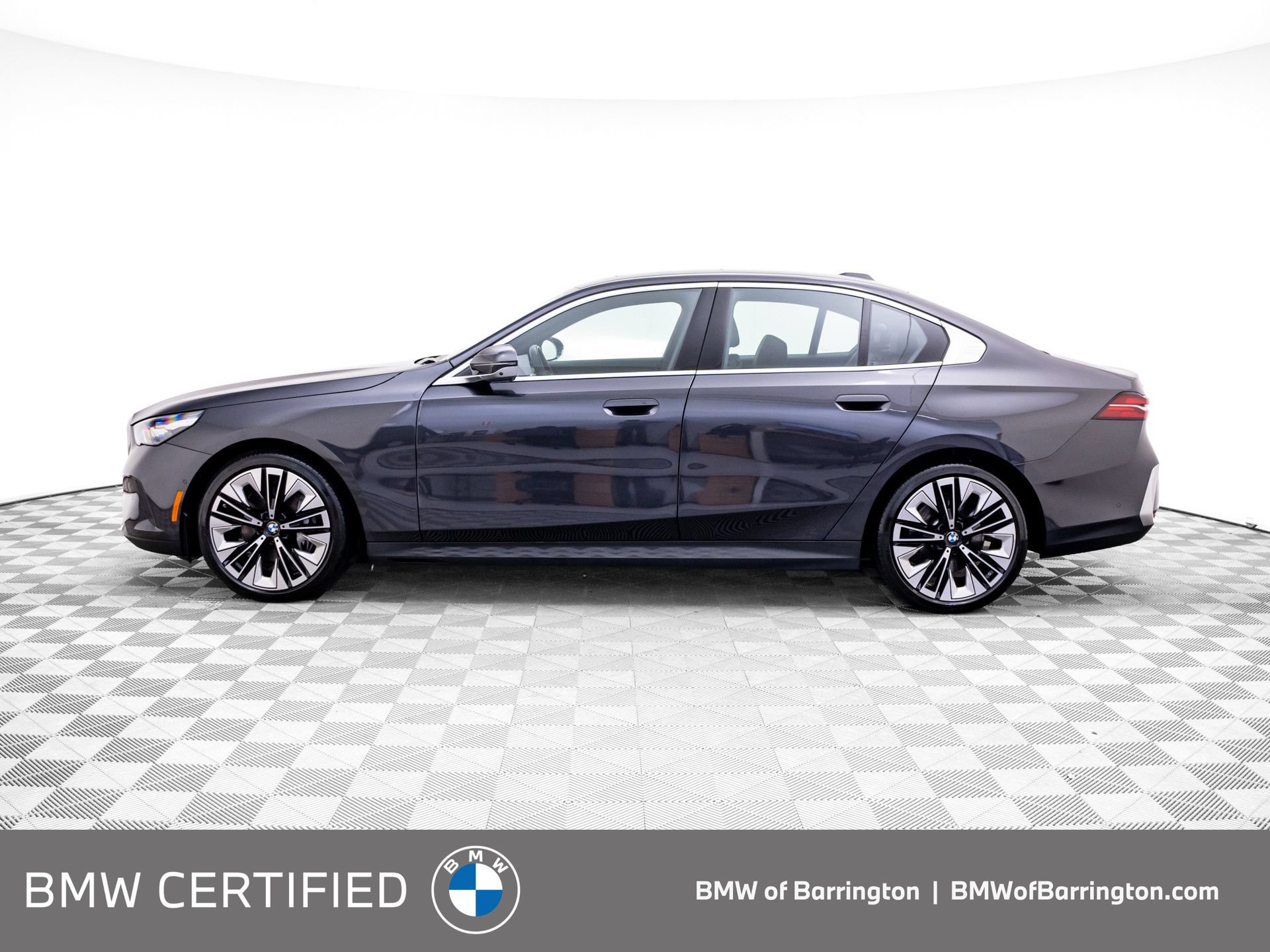 Certified 2024 BMW 540i xDrive w/ Premium Package AWD/4WD image 2